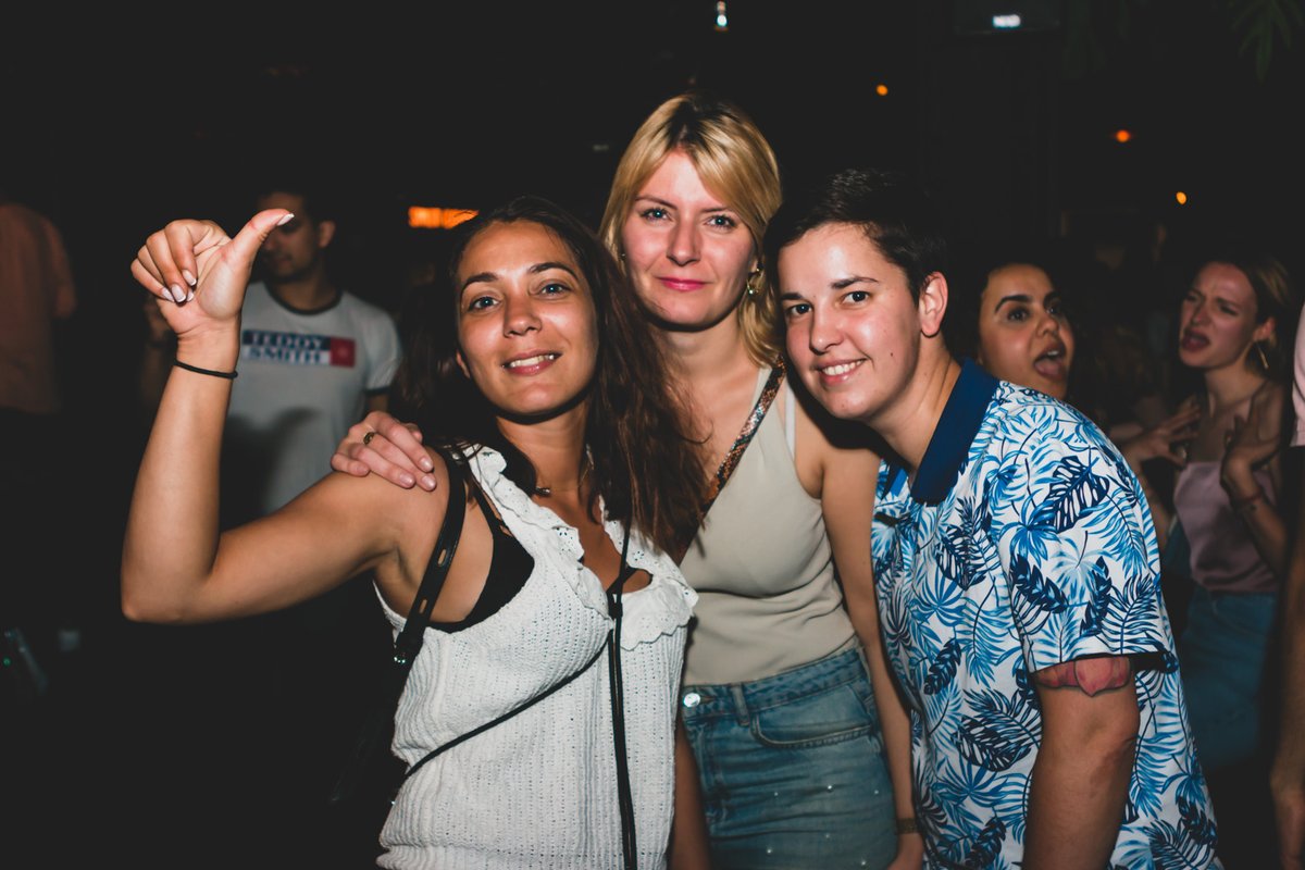 limberpasillas's tweet photo. I'm a photographer hunting for a subject.
📸😈
I've been told that I quickly make themw want to be photographed. I then help them bring out their wilder side. Everyone wants an gr8 picture of them.

#concertphotographer #parisphotographer #paris https://t.co/Nz9CWTweFu