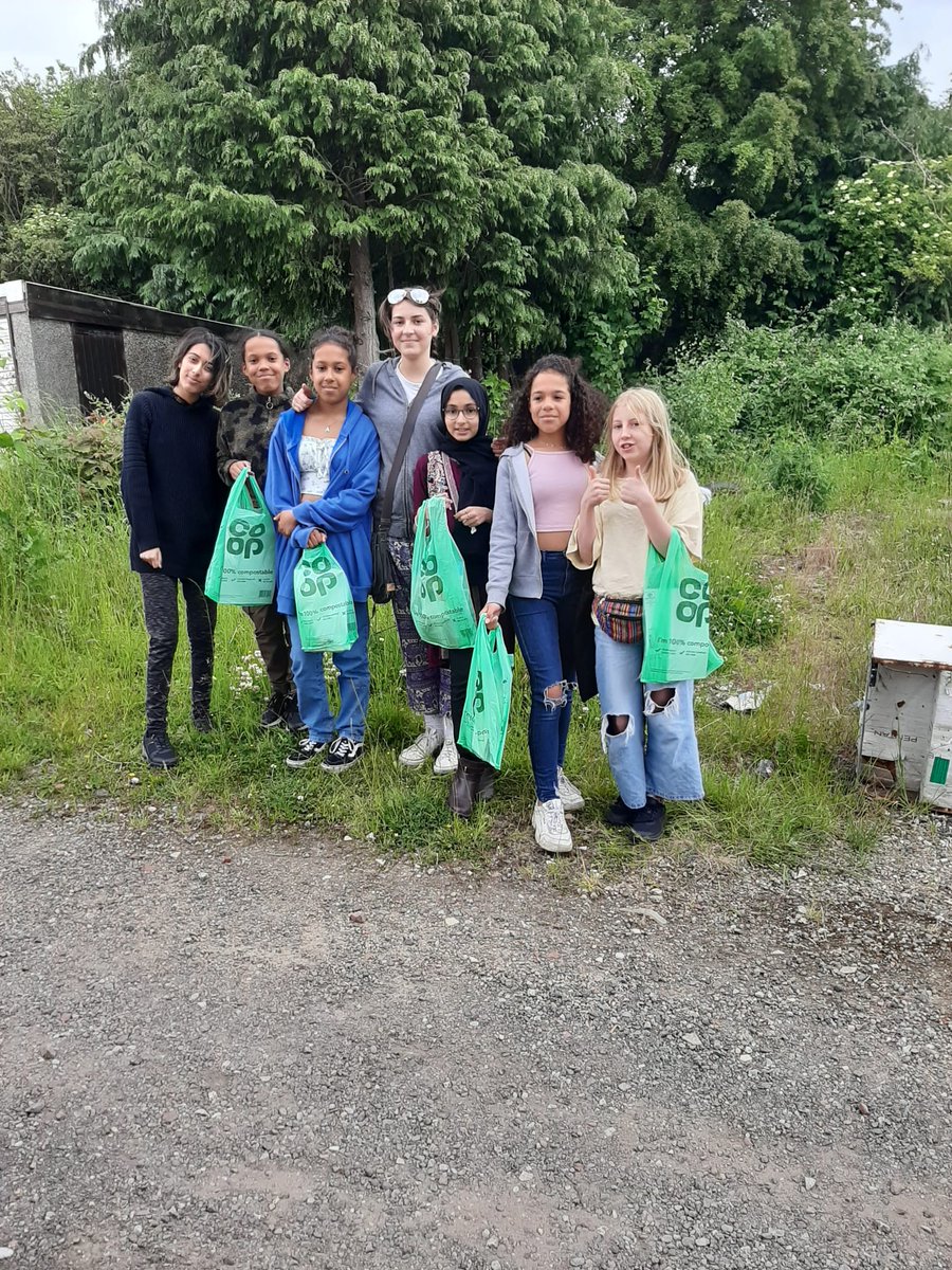 Goody bags for the girls from Girls Together today! Their mission is to turn some disused grass into a peace garden for their Community to enjoy! Good luck with your pitch to secure some funding on Saturday girls! Can't wait to see it come together! @TasneemSuleman5 @JoshMcNaboe