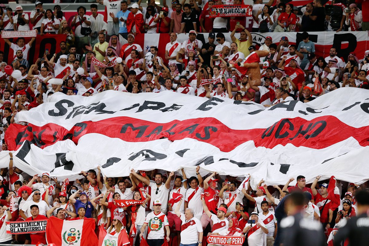 fifaworldcup_es's tweet photo. ¿Lima? ¡Doha! La afición blanquirroja copó el estadio y se hace sentir en el Ahmad bin Ali Stadium. https://t.co/1Vvwb31Ro0