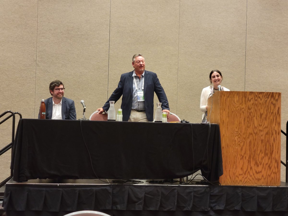 LabelAndNarrow's tweet photo. An @AmplifyMyPrint panel addresses #foil #recyclability with several recent studies #AmplifyPrint2022 #SustainabilitySummit https://t.co/e975XiL0xS
