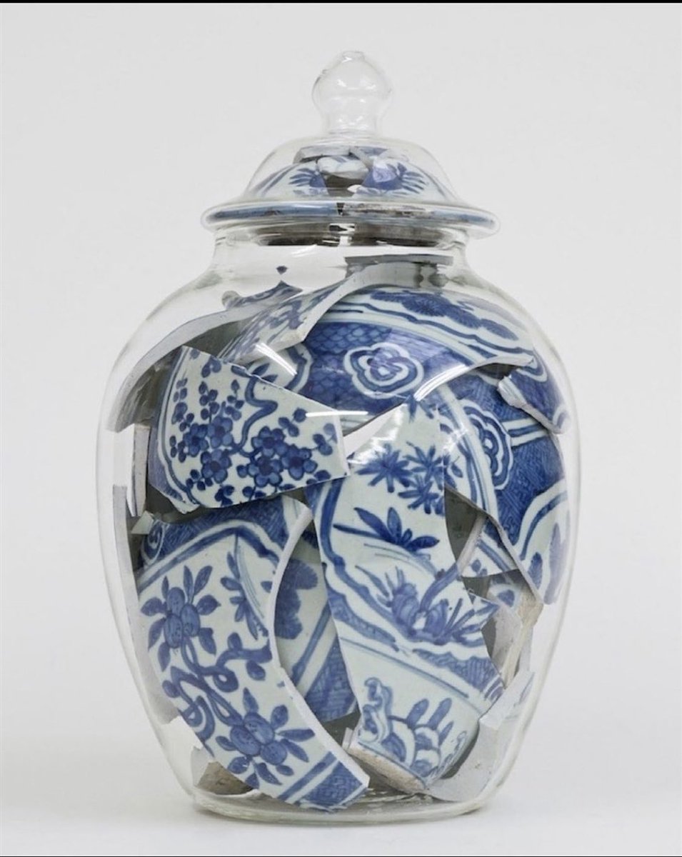 Vi esta imagen y pensé: Somos un todo hecho de fragmentos de lo que antes fuimos.