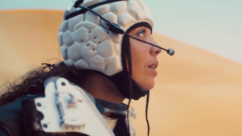 .<a href="/cmnpplfilms/">Common People Films</a> director Ben Newbruy transports you to a futuristic world in cutting-edge promo for Navos X Galantis. hubs.la/Q01dpSLw0