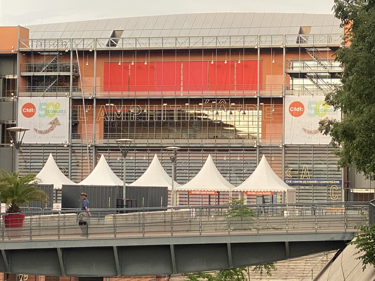 floremollet's tweet photo. Jour 1 #congrèsCFDT à Lyon pour la délégation du ⁦@CFDT_FGTE⁩   SGT Sud-est.
✅Présentation du Rapport d’activité par Laurent Berger. ✅1ère journée d’Interventions sur le RA. https://t.co/gERnHgTPCv