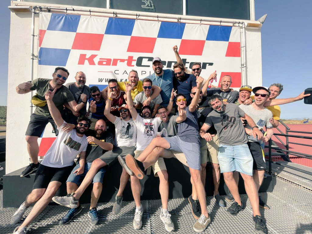 LemonBaloncesto's tweet photo. Despedimos la temporada 21-22 en Málaga, pasando el fin de semana conviviendo y haciendo los gamberros. 
Celebrando las cosas importantes de la vida de nuestros jugadores @AlonsoSpark y @AlvaroBaru 
#familialemon https://t.co/jbG0AJDXuu