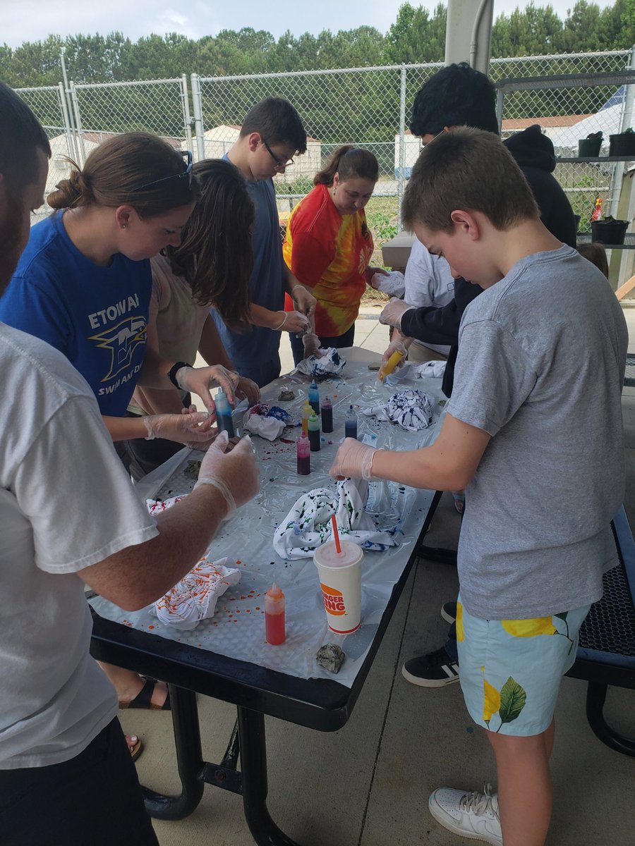 EtowahSGA's tweet photo. We did some tie-die with @EtowahHS @ETOWAH_FFA ‘s Advisor, Mrs. Rivers. #CCSDTHRIVE https://t.co/QXzbMoDrk1