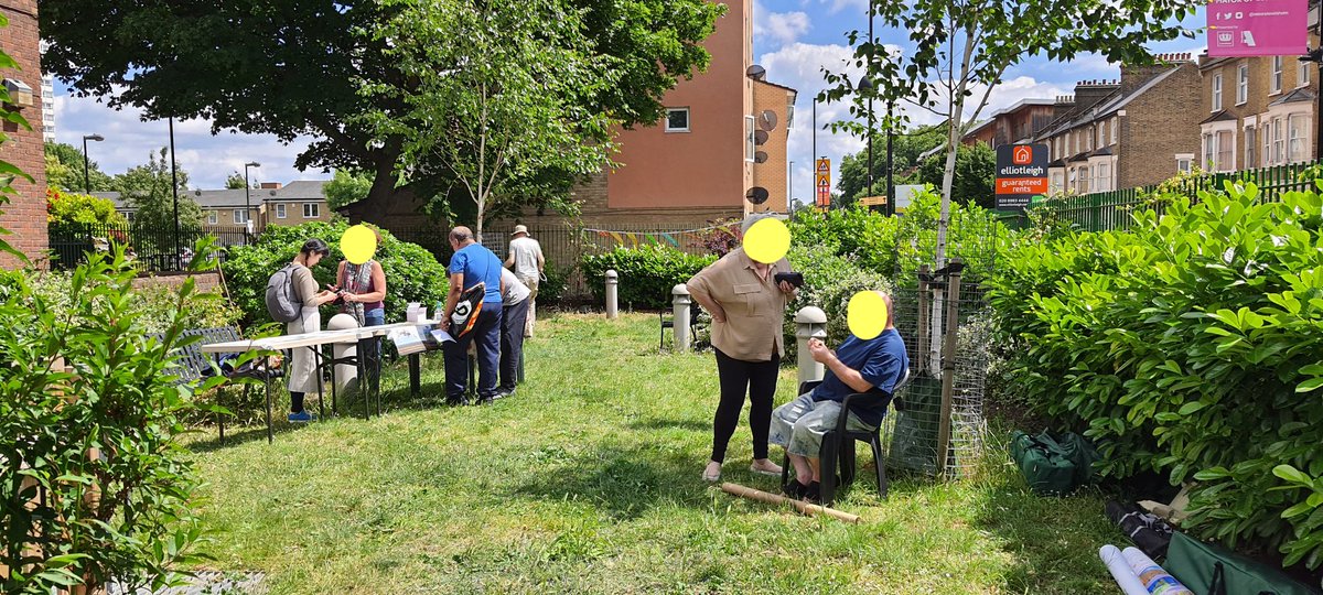 BenceTra's tweet photo. Lovely community spirit and fun at our Garden party - lots of activities and some delicious pizza too!! 💚🌻🌱🦋🍕 #community
Thank you @ Lewisham Tenants Fund and @lewishamhomes for supporting us 🌼💚 https://t.co/GS1Y5hsGlR