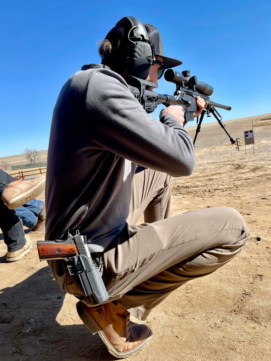 HorizonArms's tweet photo. Wyatt spotting for a friend, using the scope on his .338 Lapua. #338 #1911 #firearms #training https://t.co/3pFkraykWL