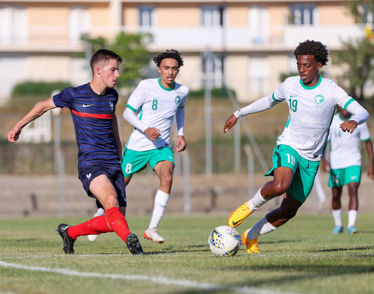 FC LORIENT 🐟 (@fclorient) on Twitter photo 🏆🇫🇷👍 Vainqueur avec l'<a href="/equipedefrance/">Equipe de France ⭐⭐</a> U20 du tournoi Maurice Revello, Théo Le Bris nous raconte sa première expérience avec les bleus.
➡️ bit.ly/3NQ7ylD 🏆🇫🇷👍 Vainqueur avec l'<a href="/equipedefrance/">Equipe de France ⭐⭐</a> U20 du tournoi Maurice Revello, Théo Le Bris nous raconte sa première expérience avec les bleus.
➡️ bit.ly/3NQ7ylD