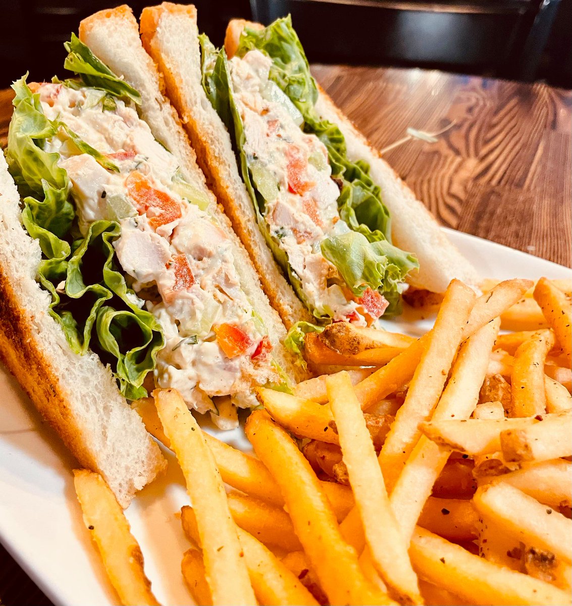 RoyalOakBrewery's tweet photo. We serve with passion😍🍽️✨
-
ORDER HERE 👉 https://t.co/zN1PCgR1uu
-
#RoyalOakBrewery #RoyalOak #MIEats #Eeeats #Foodie https://t.co/Zyejv9ao8l