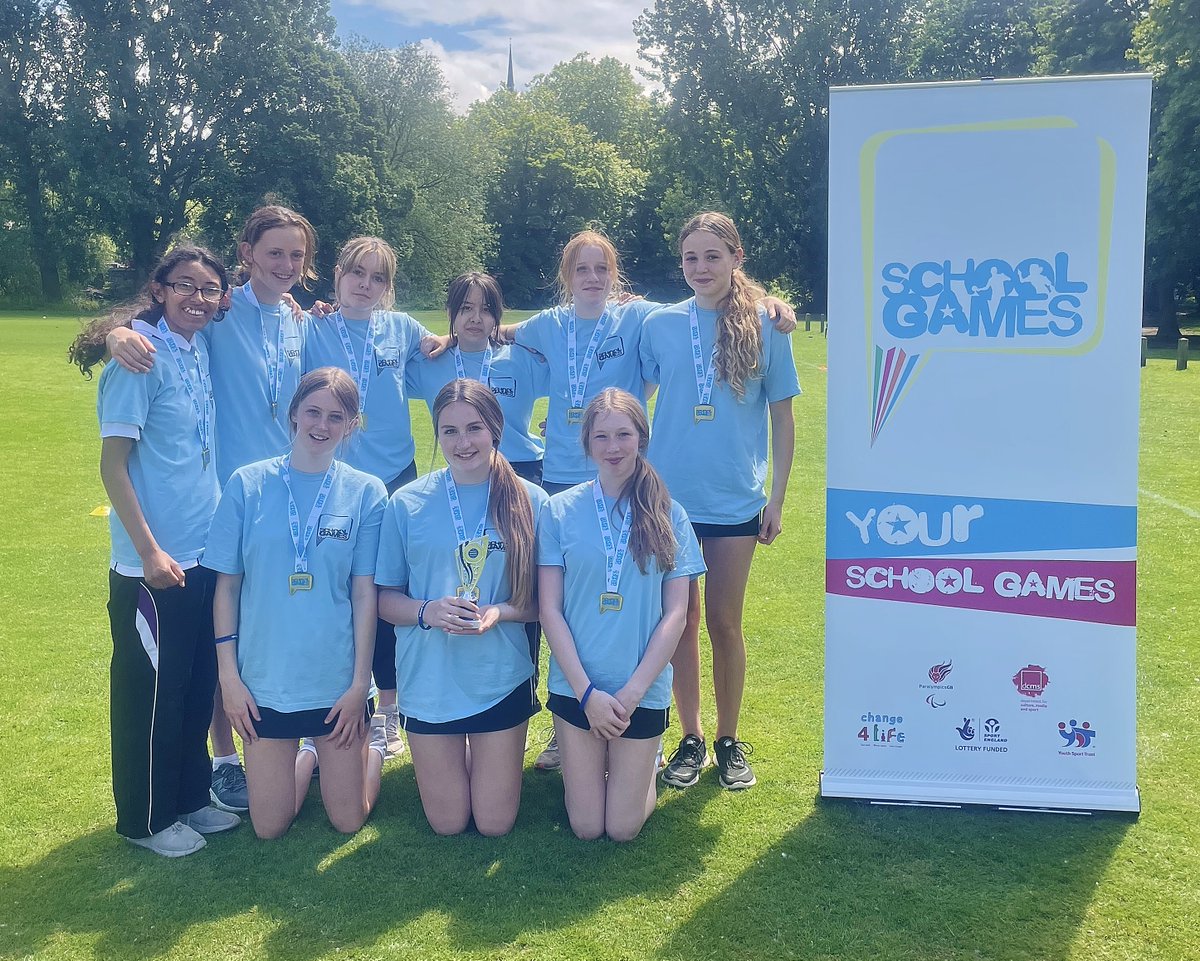 ellesmerecoll's tweet photo. Our U14 & U13 girls were certainly making the most of the weather last term as they were crowned Shropshire KS3 winners in the U14 Girls’ Softball Cricket @_SchoolGames tournament, & the U13 winning their match later in the week too!
Well done everyone who played! #sportforfun https://t.co/b7edeHxy1R