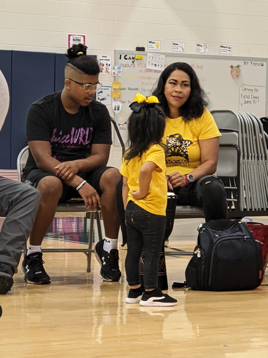 BGJudyAACPS's tweet photo. Families worked together to create music. Las familias trabajaron juntas para crear música. @_CreativeNomads @MDEngageEarly @BGJudyAACPS https://t.co/hZcYTSAwPn