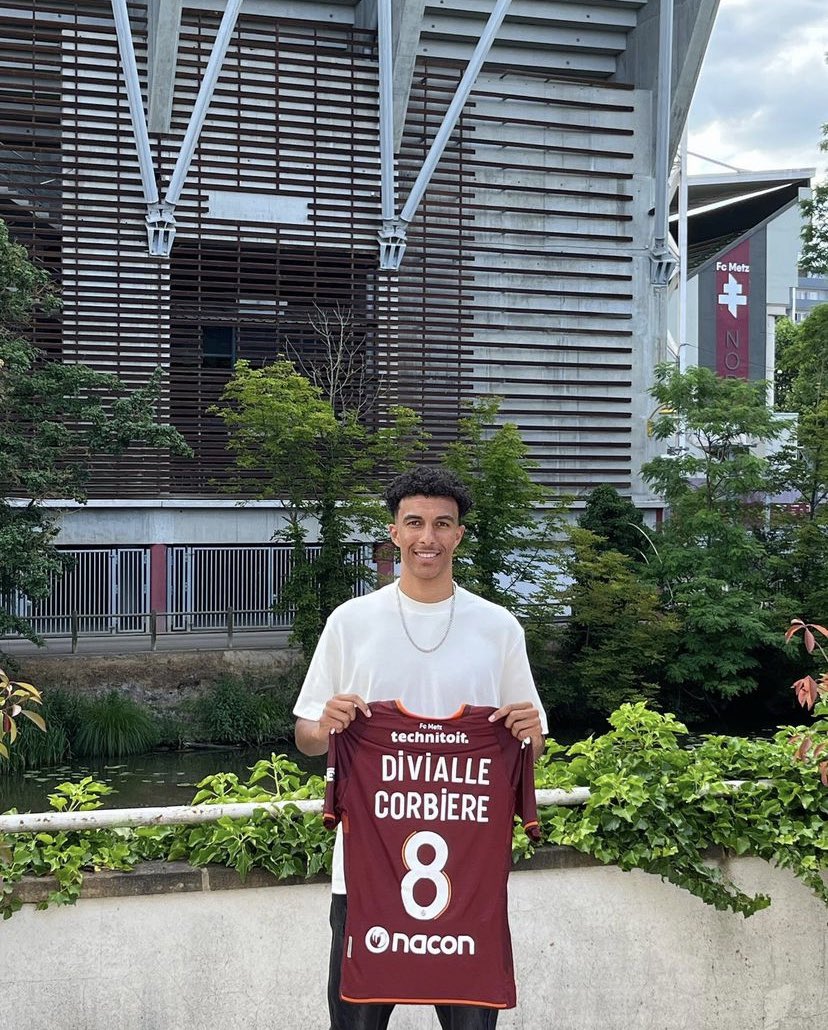 ASMuret's tweet photo. 𝗨𝗡 𝗔𝗡𝗖𝗜𝗘𝗡 𝗠𝗨𝗥𝗘𝗧𝗔𝗜𝗡 𝗦𝗜𝗚𝗡𝗘 𝗔̀ 𝗠𝗘𝗧𝗭 !
Charles DIVIALLE CORBIERE passé par l’ AS Muret des U14 aux U17, signe au FC Metz.
Une nouvelle aventure commence ! Félicitations !
👉 https://t.co/ItFwI4HOiZ
#FCMetz
#ASMuret 🔵🔴 https://t.co/fAwkZe5Bfj