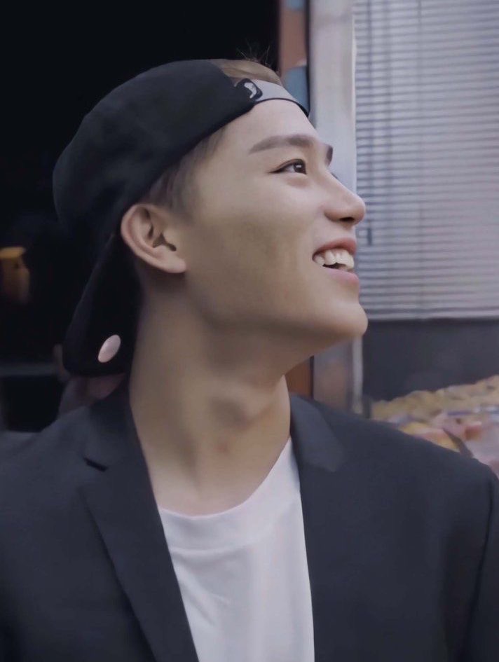 taeil in snapback is my fav genre of him 💛