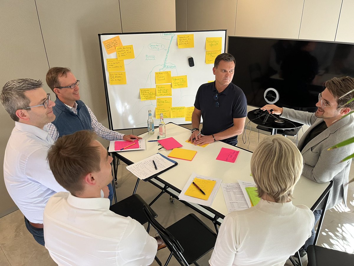 EPICO_online's tweet photo. It’s a wrap, zumindest für heute! Herzlichen Dank an Dr. Sebastian #Vogel @RWE_AG, Joseph #Engelhart @allianz_de, Jaro #Blanke @thyssengas, Dr. Corinna #Klessmann @Guidehouse und die heutigen Challenger und Impulsgeber! #PolicyAccelerator2022
@KASonline #H2-Importstrategie https://t.co/A8OWN7eQIj