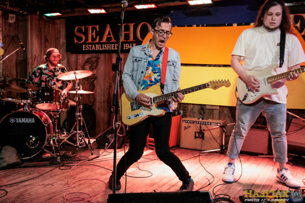 NEW: The Corvette Sunset live at the Seahorse, with Sleepy Kicks. A HAFILAX Show Shots photo gallery:

halifaxbloggers.ca/hafilax/2022/0…

#music #livemusic #photos #local @HAFILAXtweets <a href="/corvettesunset/">The Corvette Sunset</a> <a href="/MattSteeleMusic/">Matt Steele</a> <a href="/_SleepyKicks_/">Sleepy Kicks Music</a>
