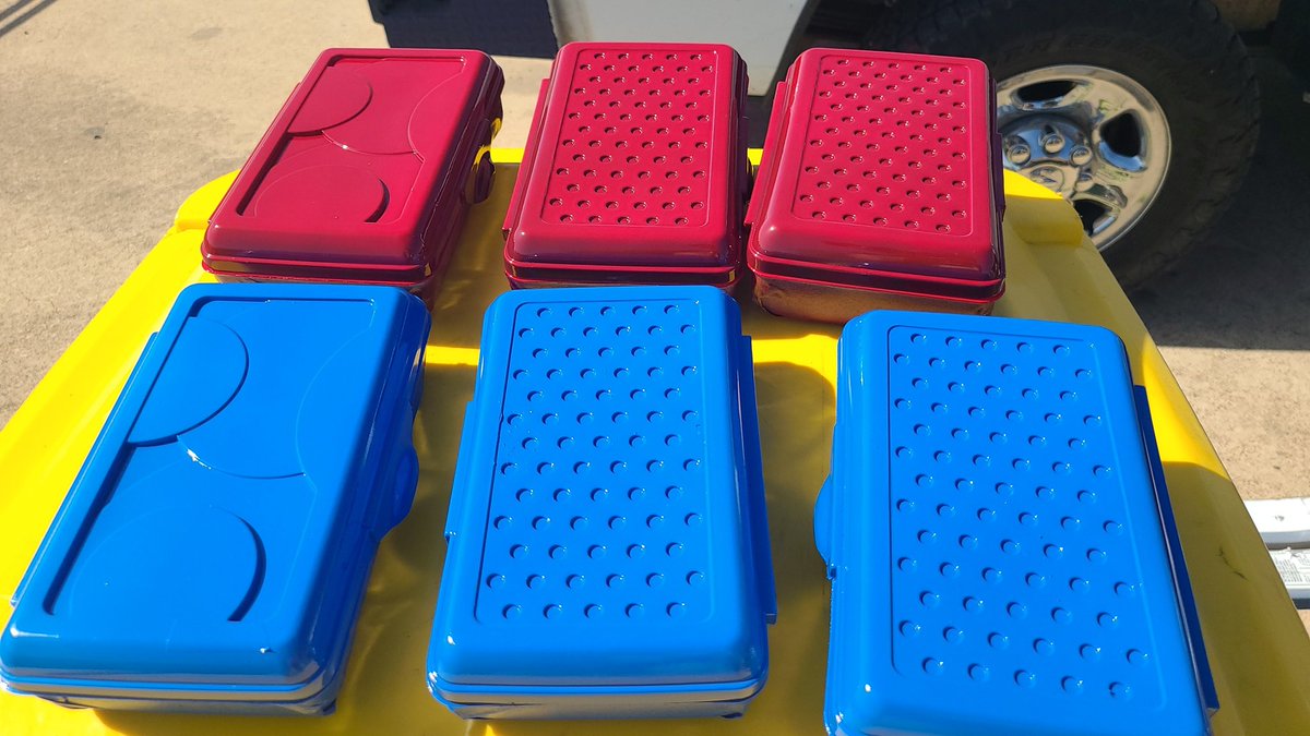 tlctaylor0711's tweet photo. Getting markers &amp; pencil boxes color coded for classroom tables to hopefully keep the markers more evenly distributed next year. #summetoff? #alwaysateacher #ownmoney why? Because we love what we do and we ❤️ our students. #organization #planning https://t.co/el0PNmaRsM