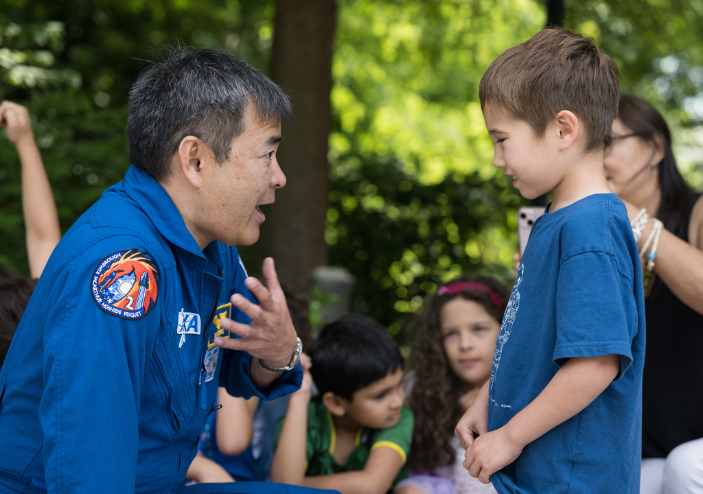 MattHaagMusic's tweet photo. JAXA Astronaut Akihiko Hoshide Speaks With Students via NASA https://t.co/BFZxPmuEkn https://t.co/5oFxAQrLaE
