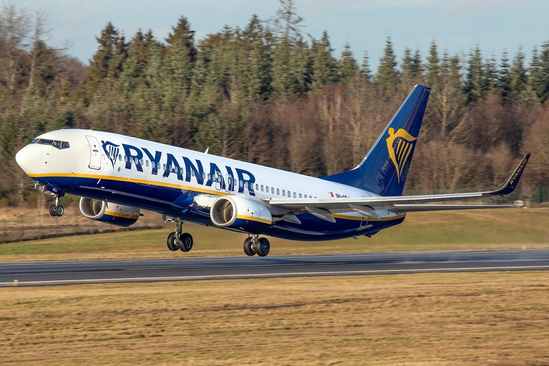 airwaysmagazine's tweet photo. This is why Spanish Ryanair (FR) cabin crew are calling for a six-day strike later this summer. #cabincrew #labor #Ryanair #SITCPLA #Spain #USO #VoteToStrike
https://t.co/yONWjvSf2K https://t.co/qe0ZDYY6FY