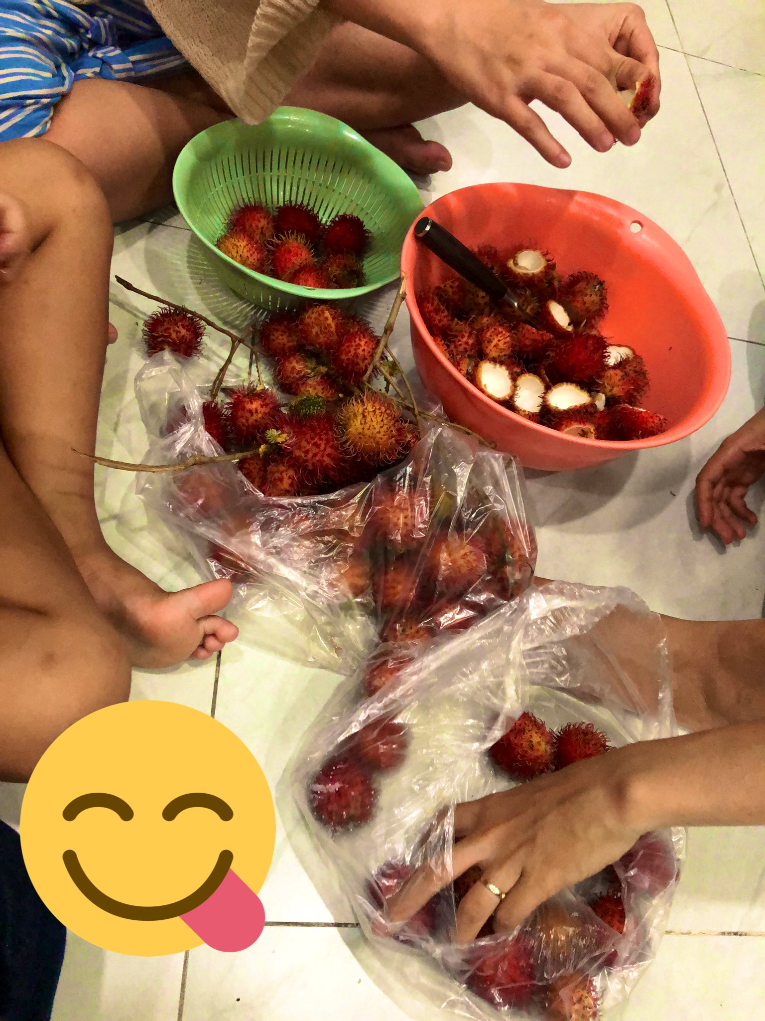 Kei 圭はベトナム語でkhue らしい チョムチョムをいただいています チョムチョムちょいすっぱいと チョムチョムあまいの2種類あります チョムチョム ランブータン Chomchom Rambutan ベトナム Vietnam T Co Eo7uthosy8 Twitter