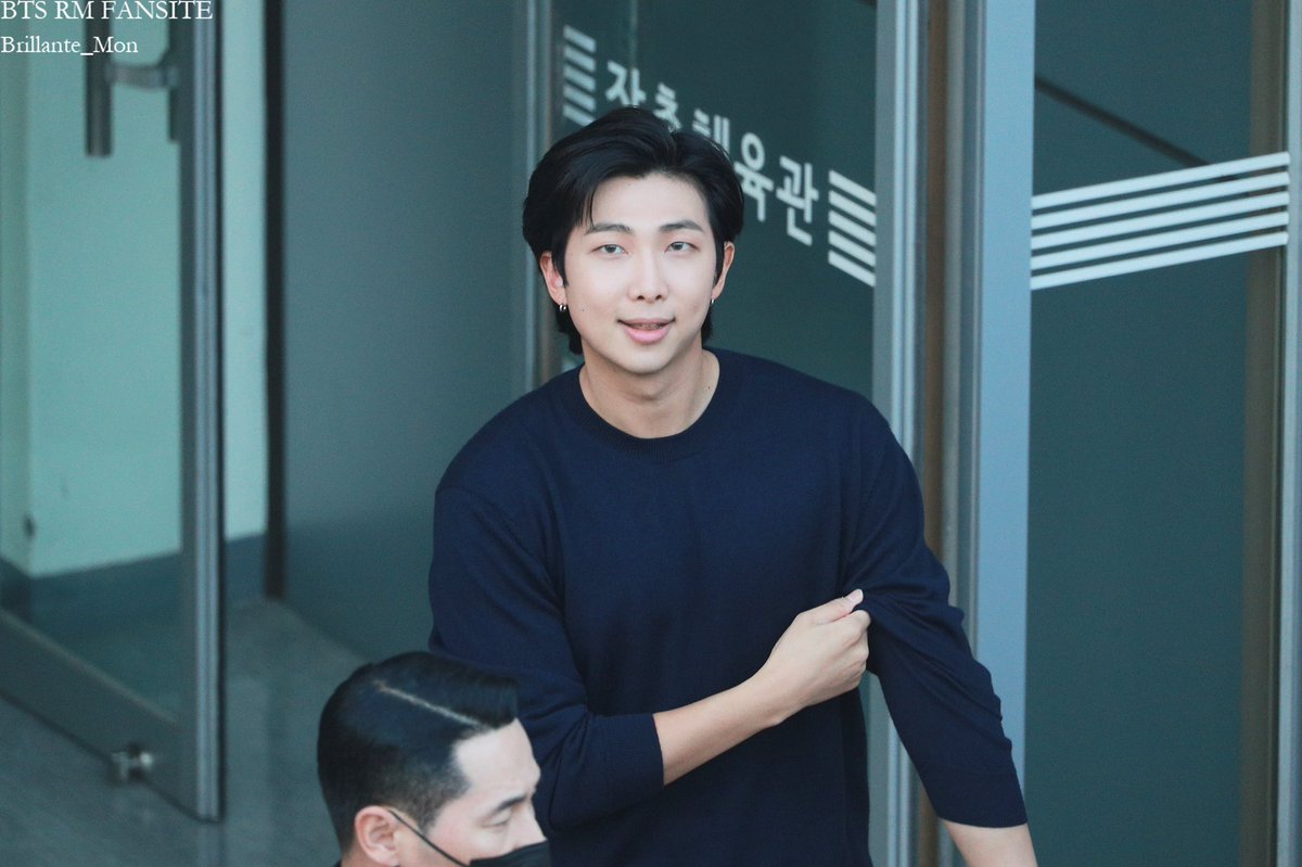Brillante_Mon's tweet photo. 220613 엠카 퇴근

소매 올리는게 좋드라구요☺️🫶🏻
#방탄소년단  #BTS  #알엠 #RM #김남준 @BTS_twt https://t.co/zP089jIEMF