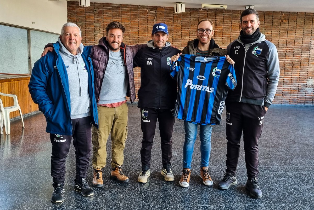 lfcformativas's tweet photo. El agradecimiento a Gonzalo Gelpi y Leandro Fernández, del Departamento de Salud Mental de la @Mutual_Uru por el taller brindado a nuestro 𝐒𝐞𝐦𝐢𝐥𝐥𝐞𝐫𝐨 𝐝𝐞 𝐕𝐢𝐫𝐭𝐮𝐝𝐞𝐬. https://t.co/UTdG2EB8qB