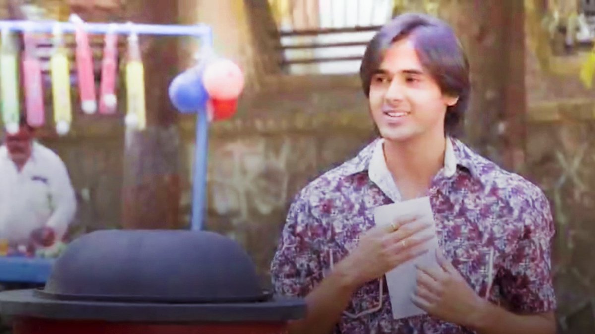 qaagazkikashti's tweet photo. Aashiqon ka hatyar, kaagaz.
Pehle pehle pyar ka pehla pehla love letter 💌

#Rewatch #YehUnDinonKiBaatHai
#samaina #AshiSingh #RandeepRai #AshDeep https://t.co/lAPJ0fCEzu