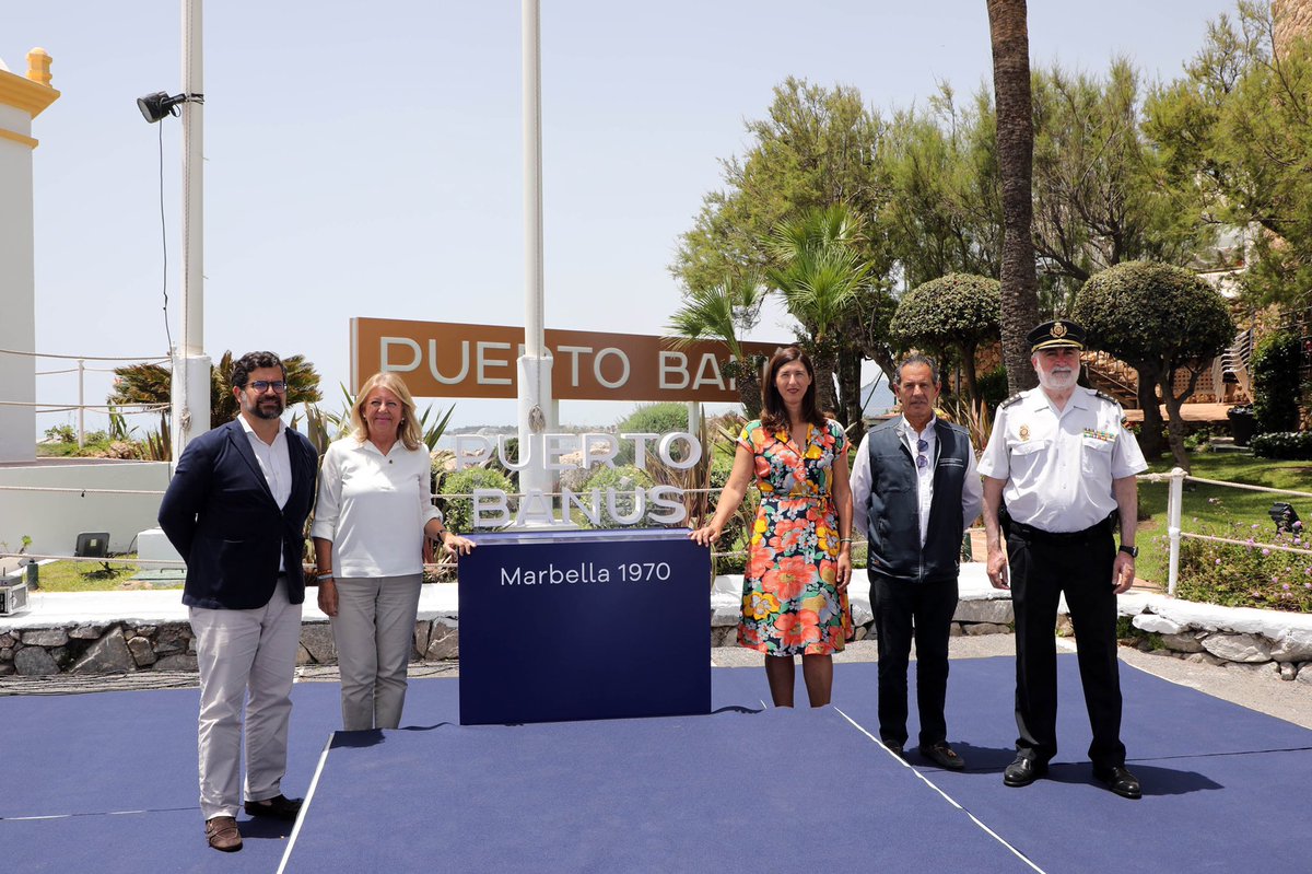TurismoAND's tweet photo. 🌊La provincia de #Málaga incorpora 3 nuevas Banderas Azules
📌 DT @MAlejo76 ha asistido al izado de una de ellas👇🏻
⚓ Puerto deportivo José Banús (#Marbella)
4⃣4⃣ distinciones que muestran la calidad, sostenibilidad y accesibilidad del litoral malagueño
💙 #BanderasAzulesAND https://t.co/lwhFpJi7lj