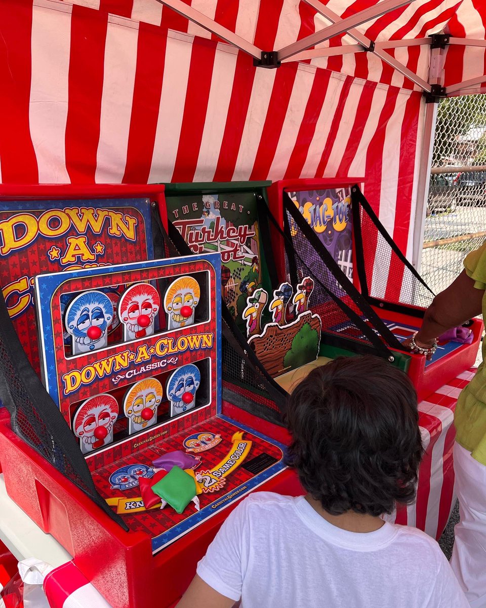 PS121x's tweet photo. Thank you New York Edge for putting together this wonderful carnival for the students at PS 121. They had a blast! #carnival #nycschools #nycdoe https://t.co/jZCDQhvNdE