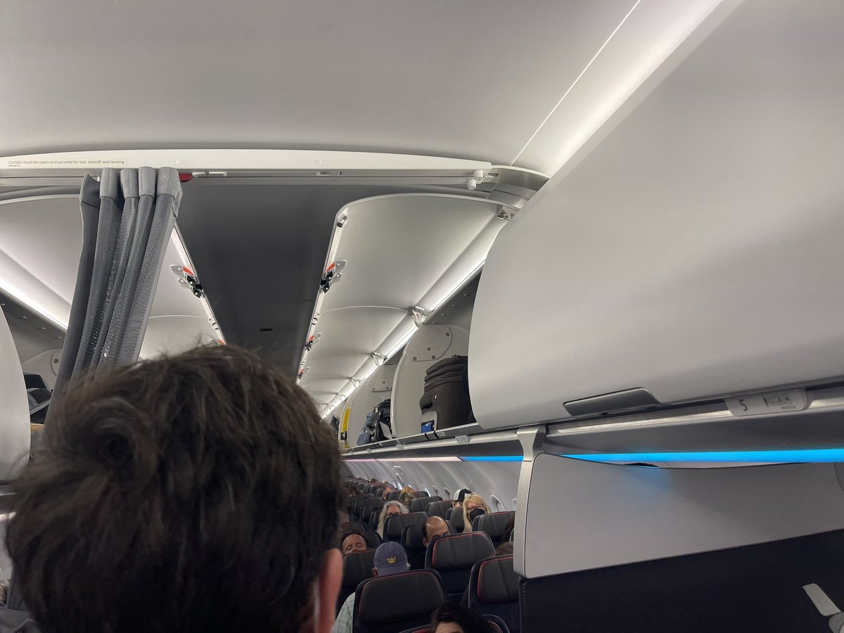 Kim Farrell tweet media