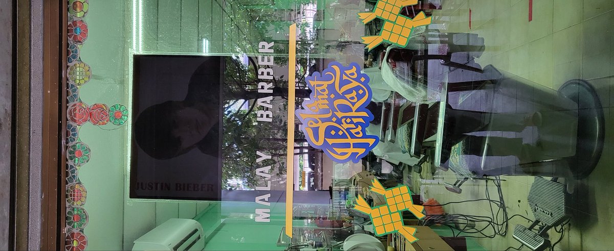 mobilemigrant's tweet photo. Provincialising hajaamat. #Malay #barber #Singapore #everyday #sunsetway https://t.co/CiQB2QLKm1