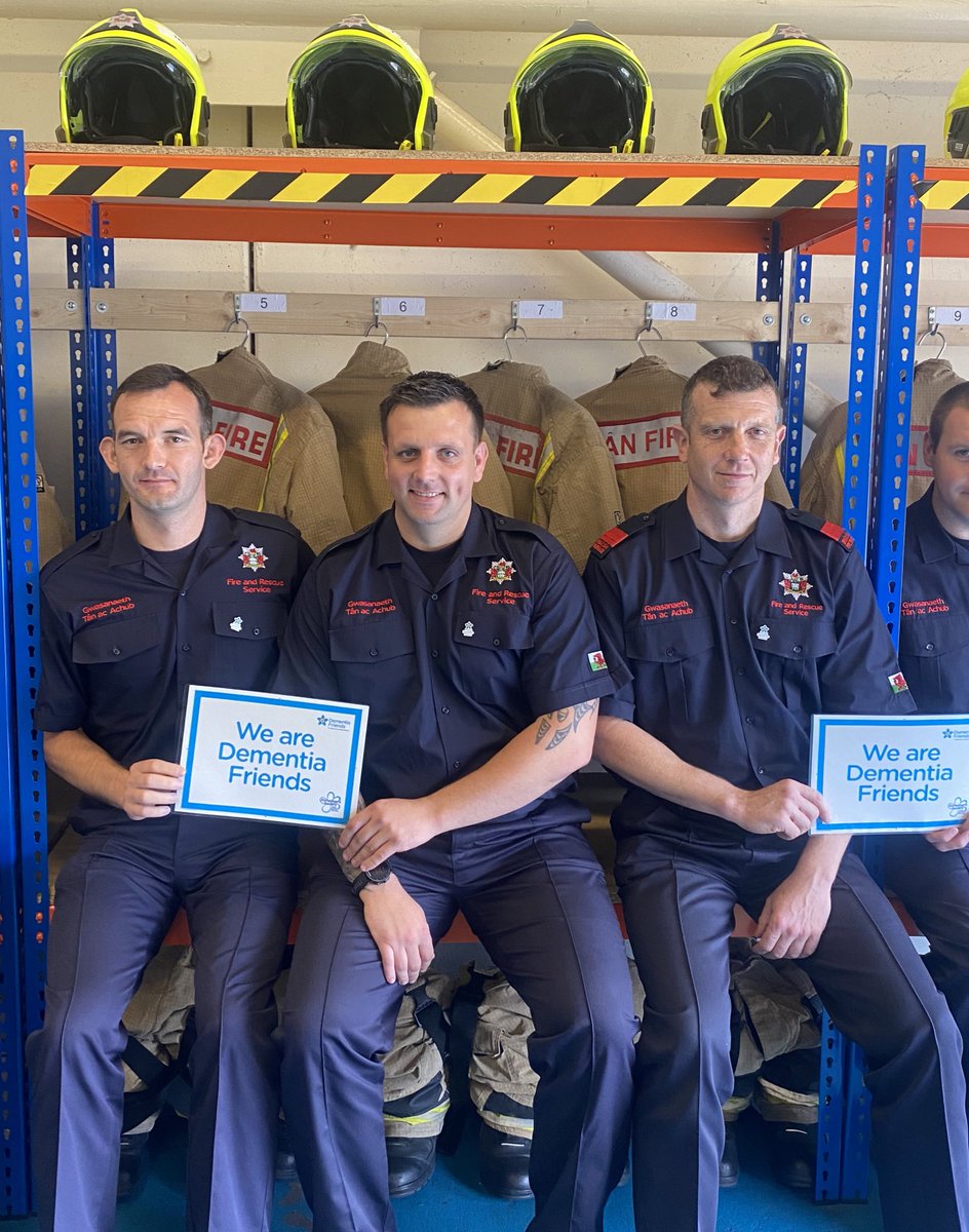 Our newest recruits have become @DementiaFriends today as well as learning all about the amazing #AdmiralNurses @DementiaUK good luck to you all on your journey and future careers 🚒🥰🏴󠁧󠁢󠁷󠁬󠁳󠁿 @mawwfire #dementia #support #community #morethanjustfires