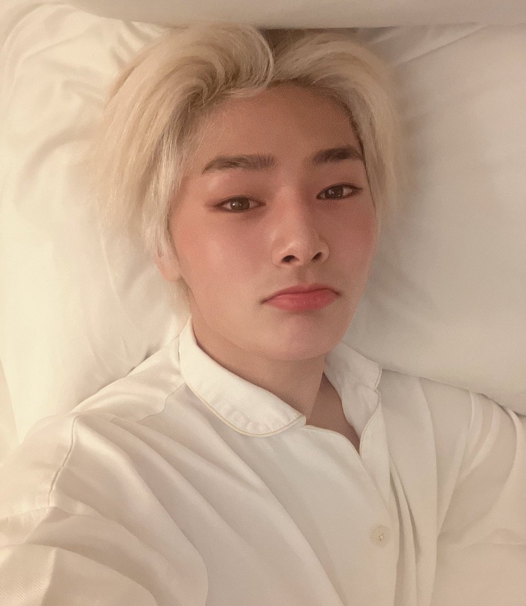 inniethinks's tweet photo. my favorite kind of jeongin picture 🫶🏻 https://t.co/mNKihn59zY