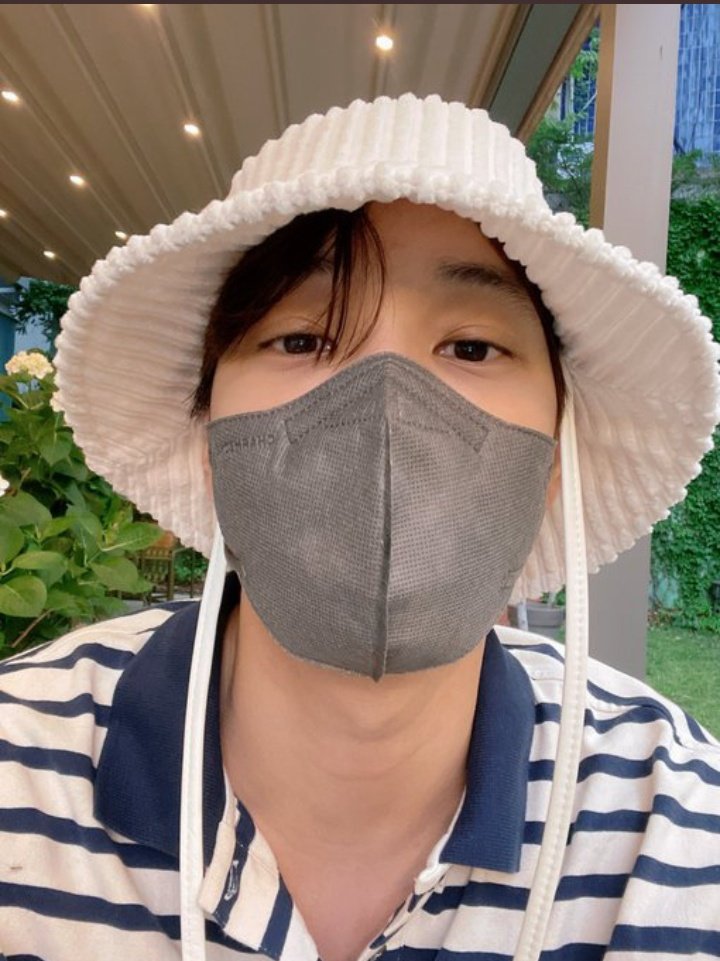 pintuharam's tweet photo. Di pap jongin
Serasa punya doi tiap keluar atau punya kegiatan selalu ngpap🫶🫶❤️❤️❤️
Manfaat langganan bubble😂😂
#jongin #EXO #EXObar #EXOL https://t.co/ryemr7wuSP
