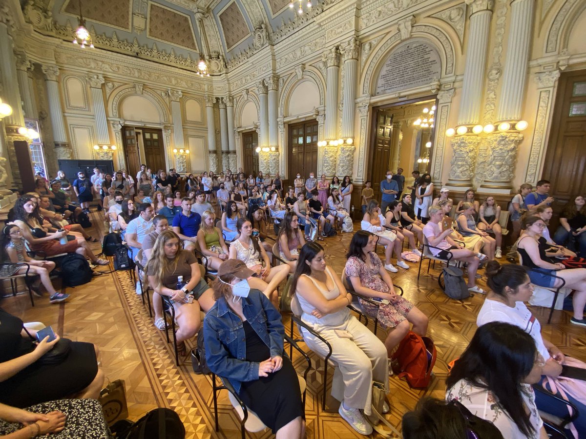 140 estudiantes extranjeros de español de la #Universidad de #Valladolid #UVa @centroidiomauva han visitado esta mañana el @AyuntamientoVLL Proceden de 12 países distintos, la mayoría de Estados Unidos Os deseamos una feliz estancia en nuestra universidad y en nuestro país 🇪🇸