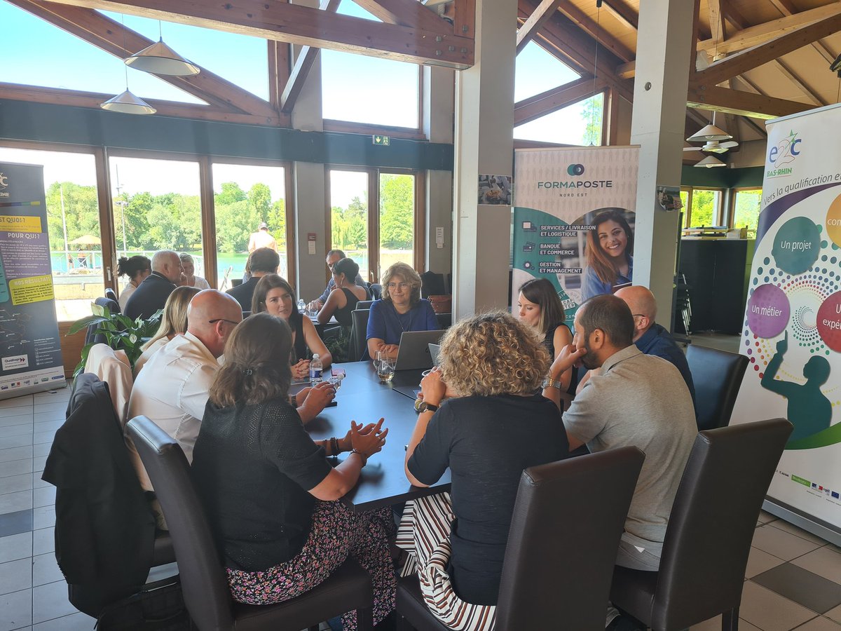 LPNews_GE's tweet photo. #ESS #Partenariat | Le @GroupeLaPoste, #Formaposte et les #E2C du #GrandEst ont signé ce jour une convention pour réaffirmer leur engagement mutuel en faveur de l'#insertion #professionnelle et #sociale des jeunes en situation d'#échec #scolaire
#EmployeurResponsable #LienSocial https://t.co/FSPJabXvzt
