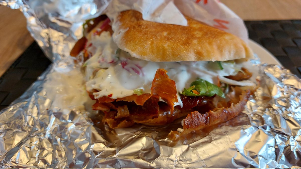 BuchiMGH1893's tweet photo. Mein Döner Mann um die Ecke hat es Heute mal wieder gut mit mir gemeint. #doener #Balis #BadMergentheim https://t.co/XauAk5M0j0