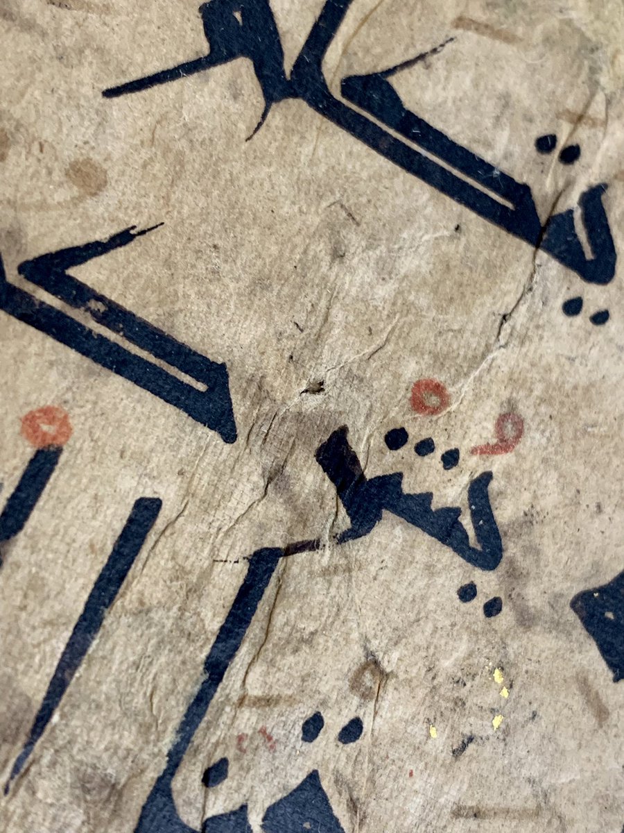 iamkristinesr's tweet photo. Another early Islamic paper manuscript📚
In transmitted light the mould laid lines are clearly visible. In raking light faint textile impressions can be seen, possibly left by a previous repair.
@CBL_Dublin Is 1427, undated.
#IslamicManuscripts #QuranManuscript #IslamicPaper https://t.co/76pwEUn78b
