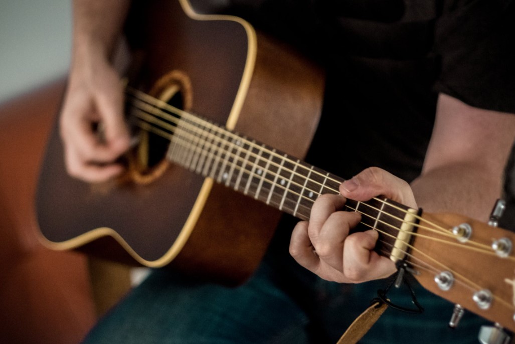 SueScheff's tweet photo. There are many forms of #therapy - some teens reject talk-therapy. Learn how #music can help struggling #teens w #mentalhealth & disconnect from devices. #HelpYourTeens #TeenHelp #Depression Click on link, learn more: https://t.co/7DqliSx0sJ https://t.co/Rj3Hb39U2E