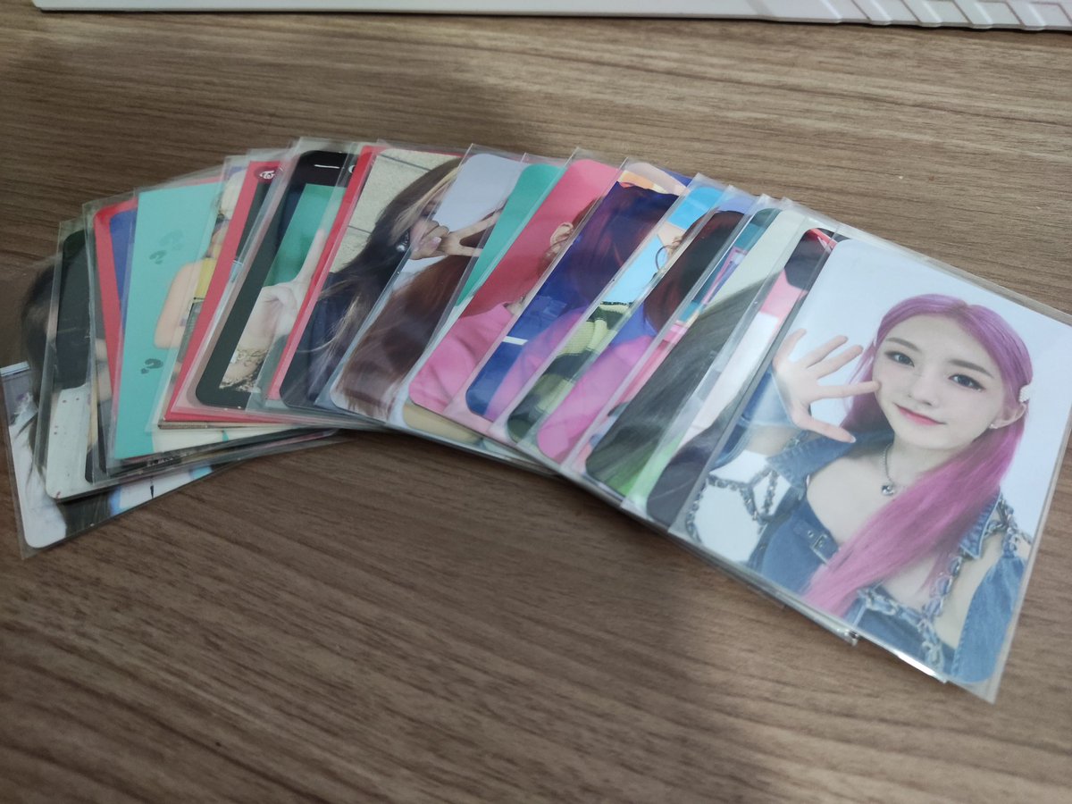 Run_Store_'s tweet image. Cards que estarão disponíveis hoje na Shopee da Run! ❤️