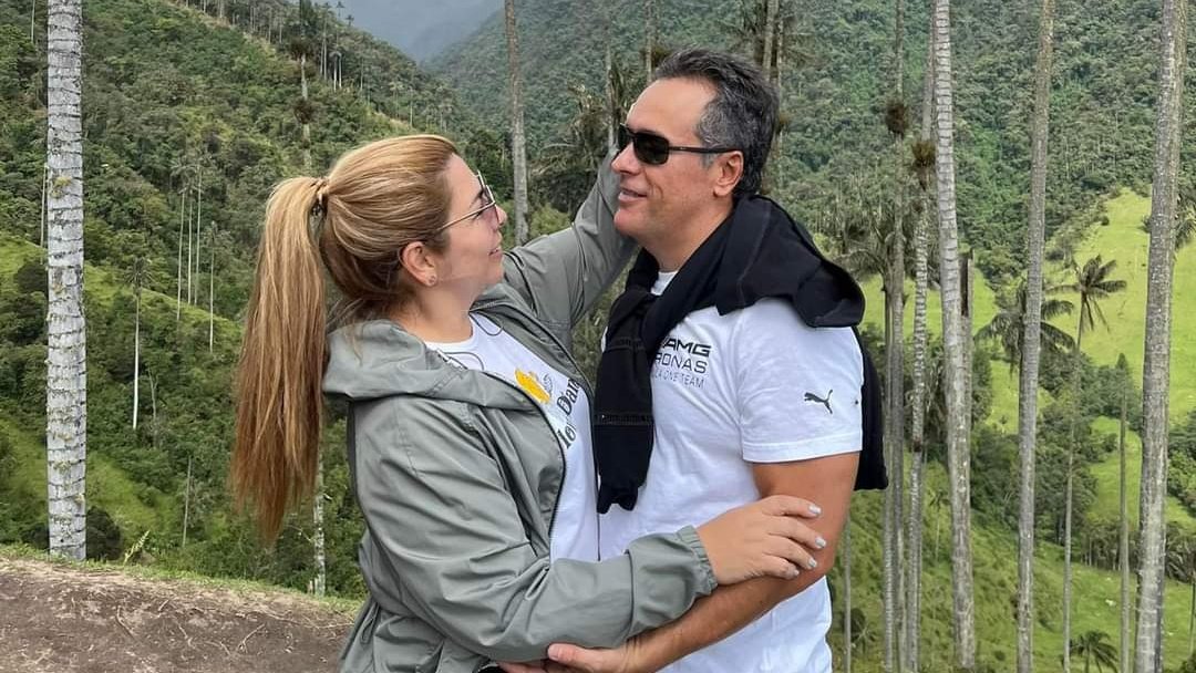MariaIrmaNorena's tweet photo. En el amor se disfruta pero también se llora, se ríe pero también se sufre. 
Así que todos los días hay que tomar las mejores decisiones para mantenerlo vivo. 🔥❤️ 
27 años juntos…

#FelizLunes https://t.co/8chD5DTNt1