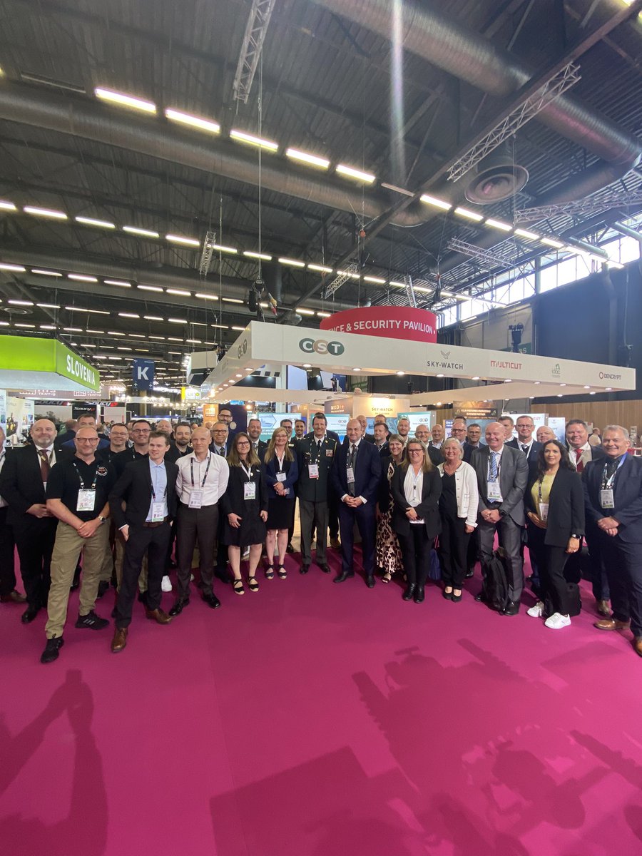 Forsvarsattachéen i Paris tweet media