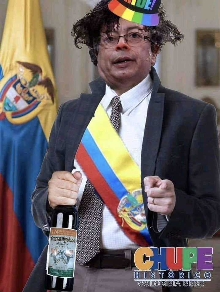 reinolopez's tweet photo. @CesarPachonAgro #sumercedecide un acosa es que a #elcacas le haya dado por tomarse fotos ahora con trabajadores y con los más necesitados. ¿Pero díganos cundo petro ha trabajado? De pronto en corabastos cobrando extorsiones. https://t.co/wJtKoOddYg