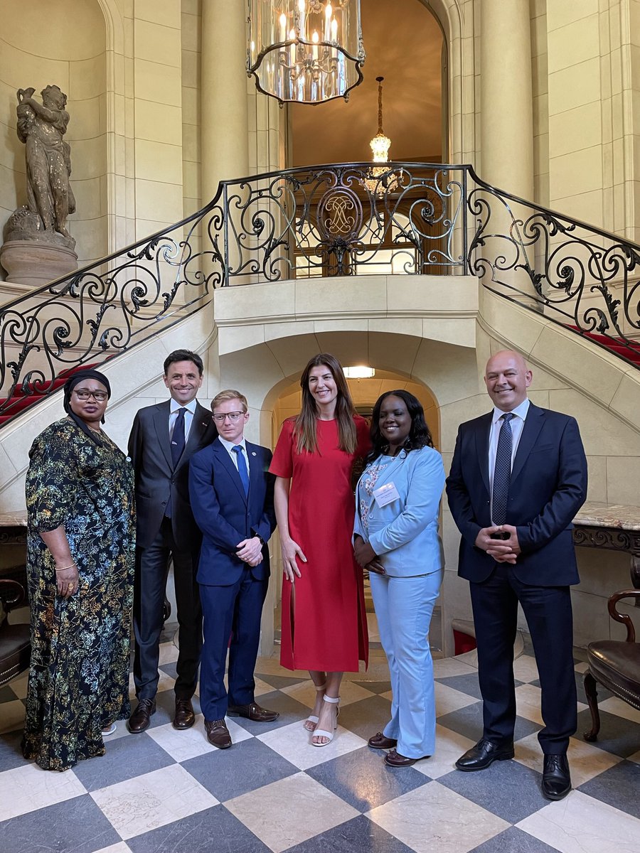 RomeroBettina's tweet photo. Conectarnos, aprender y sumar fuerzas entre diversos alcaldes del mundo con @StateDept como anfitrión. Todos comprometidos con fortalecer la democracia, luchar contra la corrupción y promover el respeto y la ampliacion de derechos humanos en nuestras comunidades. #S4DIVLP #IVLP https://t.co/lDyLNemrME