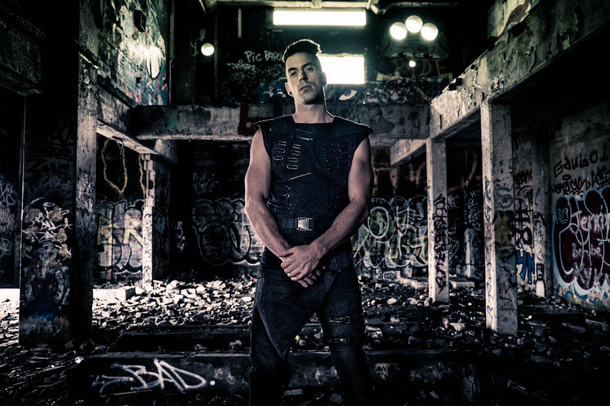 Just want to say a quick thank you to everyone who listened to my EP this weekend. I genuinely love reading your feedback and seeing you enjoy my music. This just makes me wanna create crazy songs and share even more with you. I couldn't have a better present for my birthday ❤️