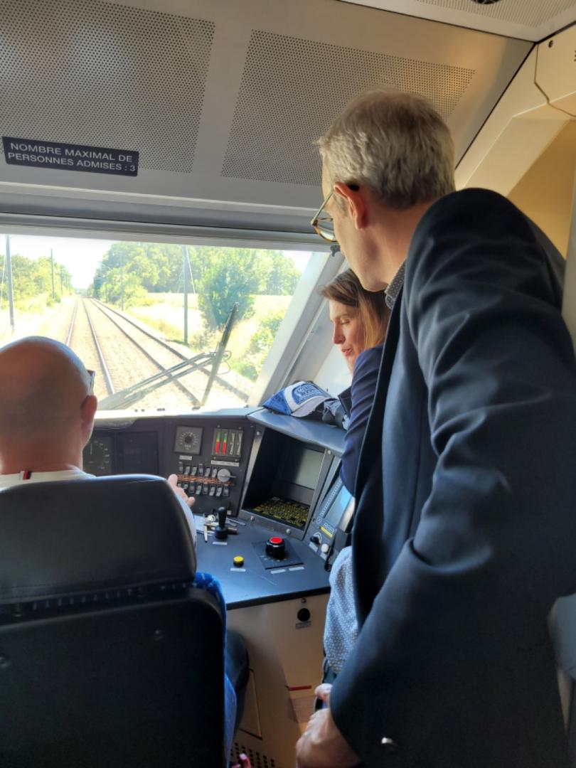 julienbainvel's tweet photo. Signature de la convention TER, inauguration du pôle d'échange multimodal et de la gare de Clisson rénovée : un après-midi sous le signe des mobilités. Ravi d'accompagner @C_MORANCAIS dans ces beaux projets au service de nos concitoyens https://t.co/zA2dbFjhp7
