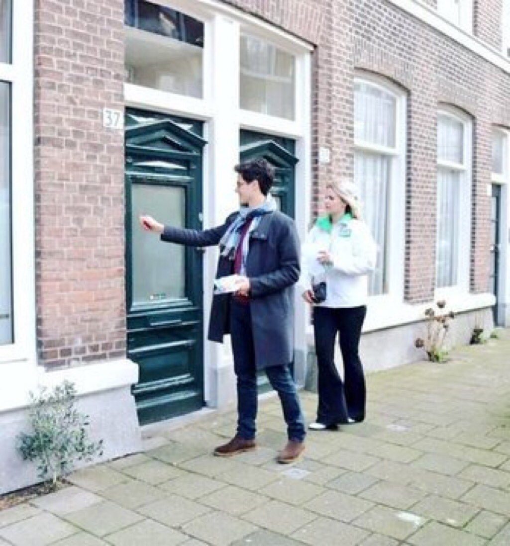 Willeke86Willem's tweet photo. @MeeuwissenNL @2021wordtbeter @SmeetsLaw @D66 Je zal zulke strontzakken aan de deur krijgen…#daslekker https://t.co/9uBWFvYL4W