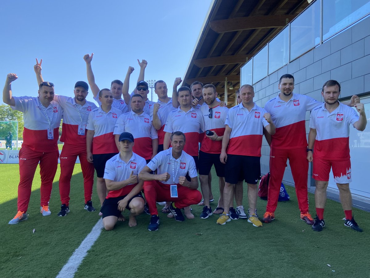 BlindFootballPL's tweet photo. 🔝🔝🔝  MAMY TO! MAMY AWANS Z FAZY GRUPOWEJ MISTRZOSTW EUROPY!

⚽️ Po niezwykle ważnym i trudnym pojedynku z🇷🇴   wygrywamy 2:1 po dublecie @MartinJung10!

💪🏼 Solidna obrona plus zabójcza skuteczność dały wyczekiwany efekt! https://t.co/jARAm2LqaV