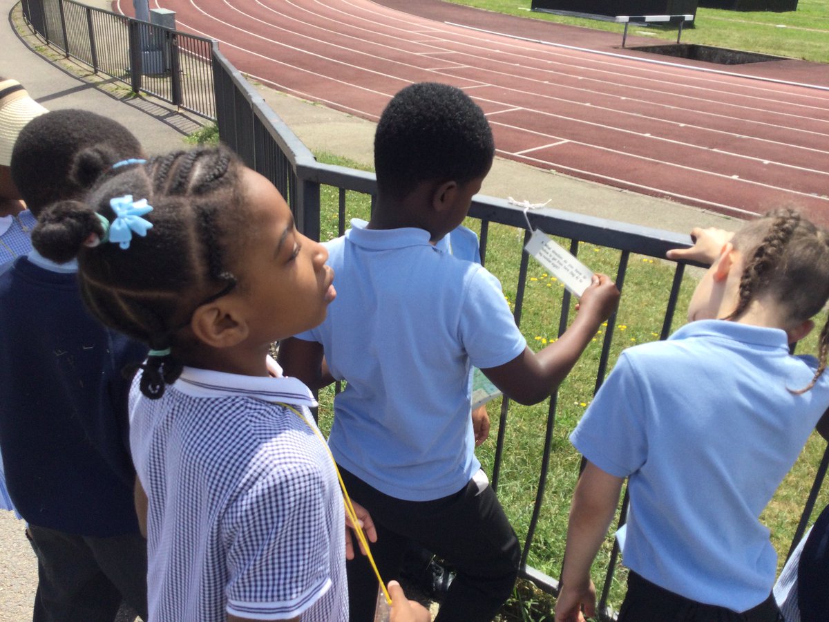 SaYear3's tweet image. What a glorious day to be orienteering on Hampstead Heath! Year 3 used their map skills to find key points and answer map based questions. Brilliant engagement and enjoyed by all (staff and parents included)! 🗺🧭☀️ #fieldworkmonth