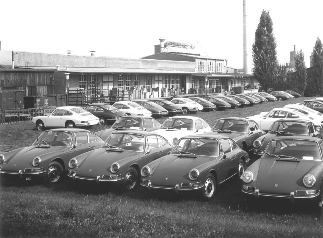 APEXdotONE's tweet image. A shot from Porsche’s Ruetter Plant II in 1963. (via #PorscheMuseum)