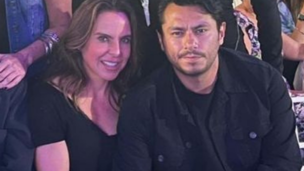 Sucesosenlinea's tweet photo. Kate del Castillo y Edgar Bahena celebran un año de relación
Kate del Castillo y Edgar Bahena más felices que nunca a un año de relación
El pasado mes de marzo se dio a conocer que Kate del Castillo tenia nueva relación con galán que conoció en las grabaciones de La Reina del Sur https://t.co/ZipQBOo4jt